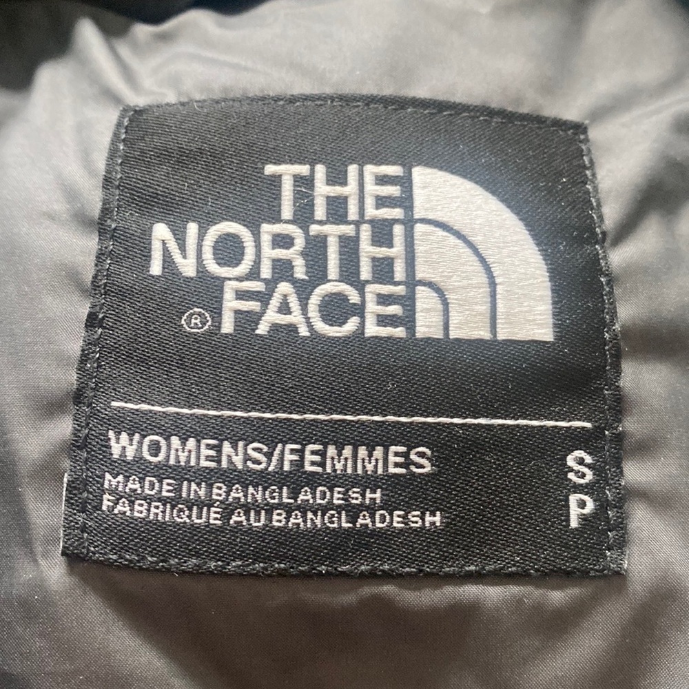 The North Face Women’s Insulated Parka - Picture 7 of 10